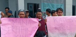 Kantor Desa Sukawangi Kabupaten Bogor di geruduk warga tuntut kejelasan PTSL
